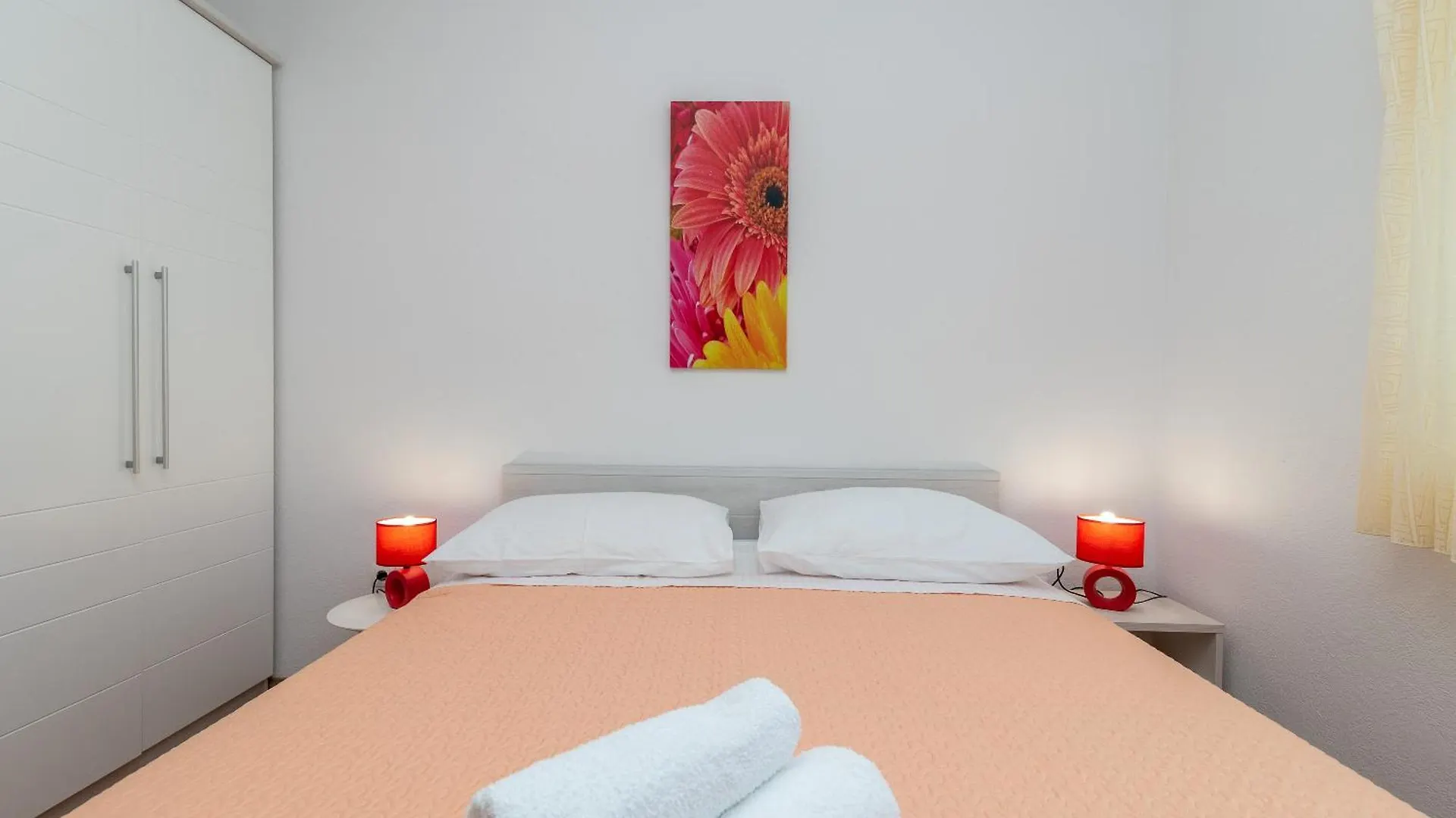 Apartments Brico - Heated Pool 트로기르