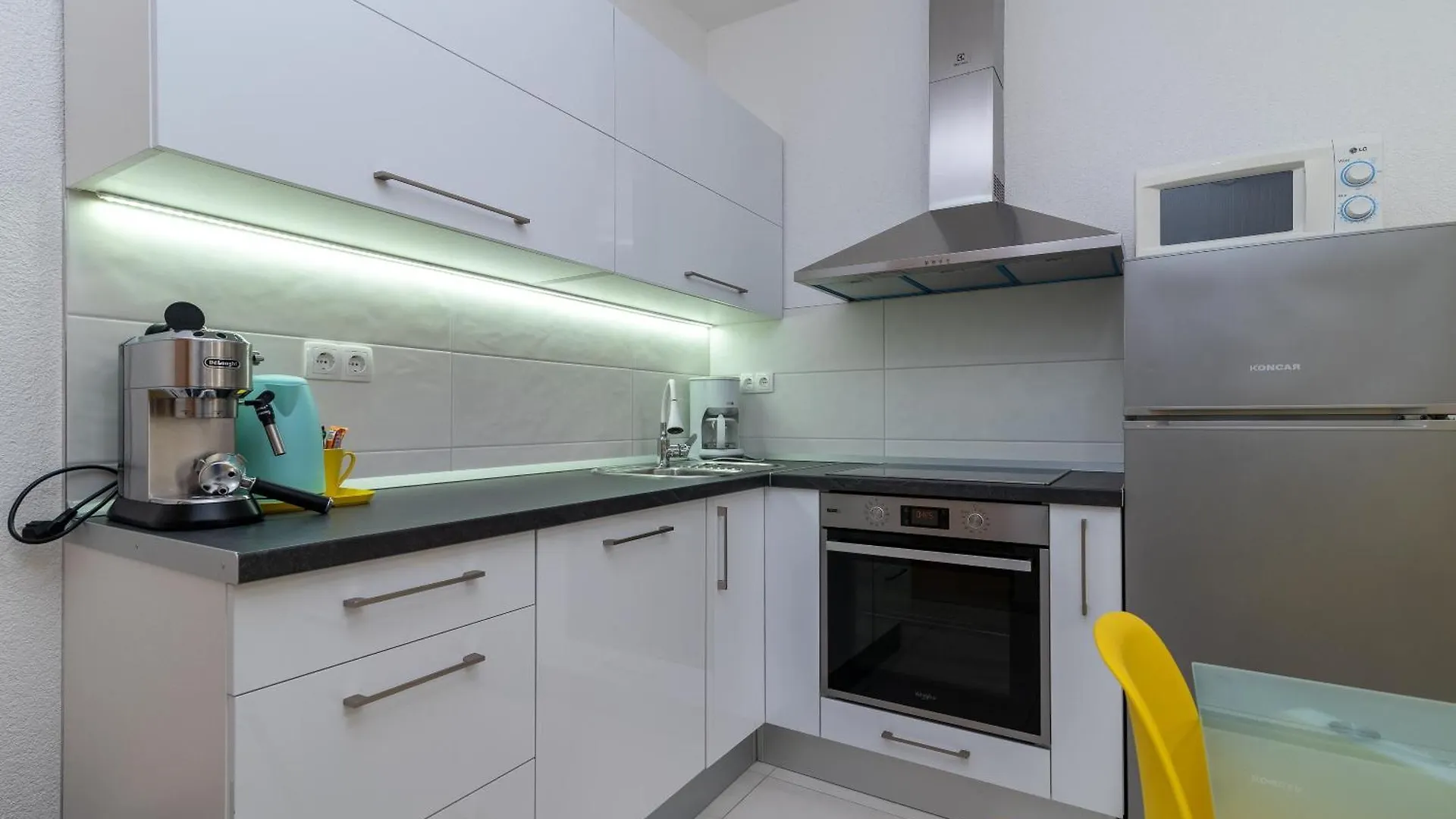Apartments Brico - Heated Pool 트로기르
