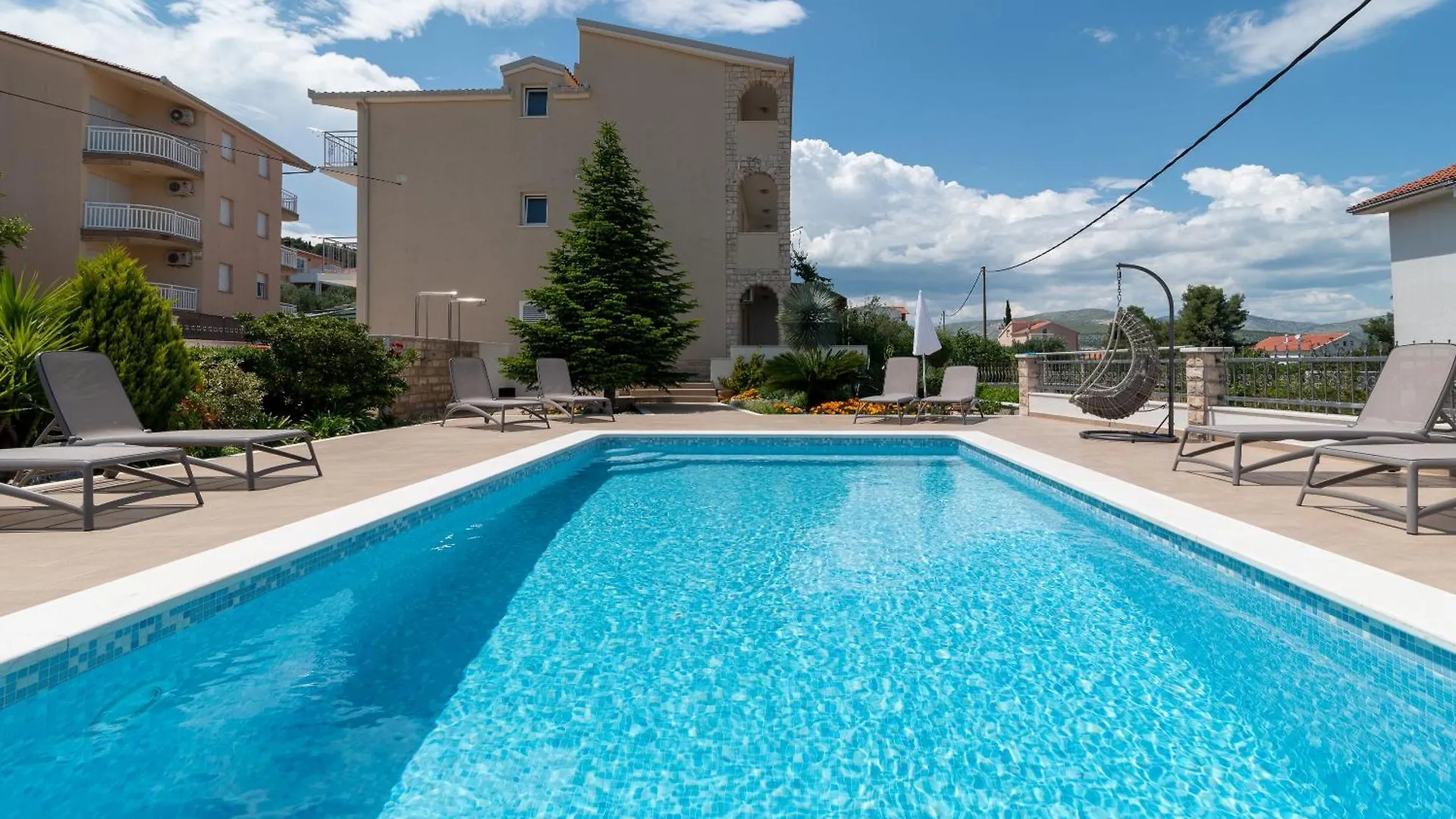 Apartments Brico - Heated Pool 트로기르