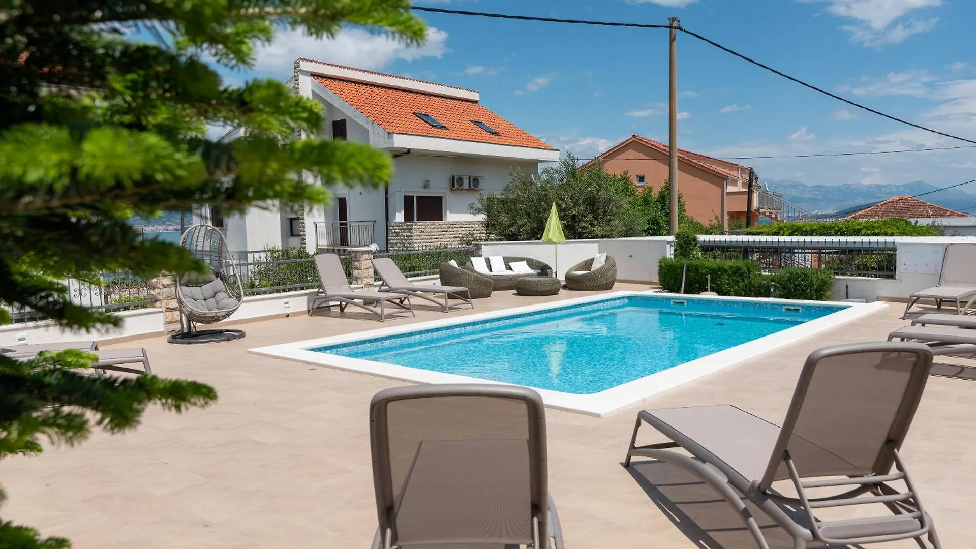 Apartments Brico - Heated Pool 트로기르