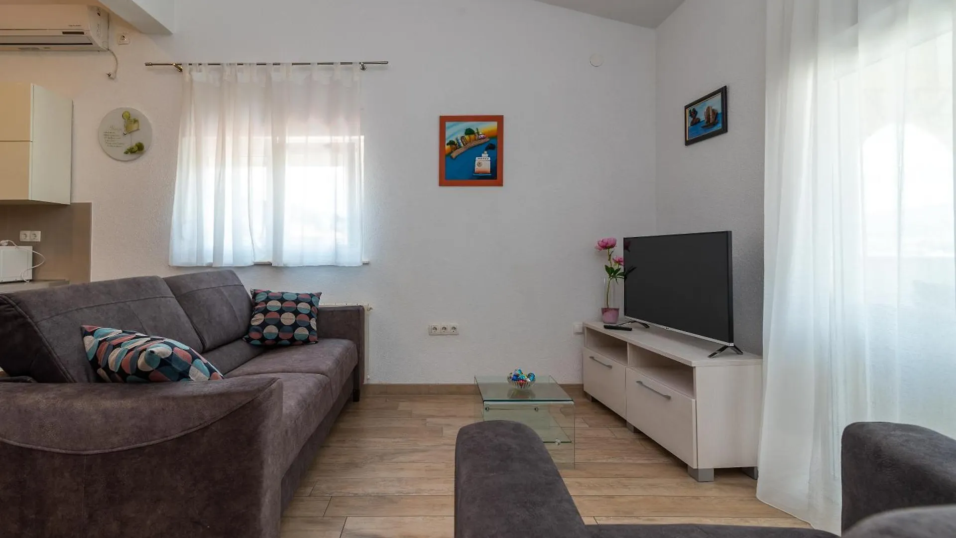 Apartments Brico - Heated Pool 트로기르