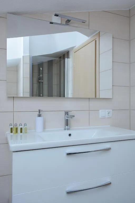 Apartments Brico - Heated Pool 트로기르