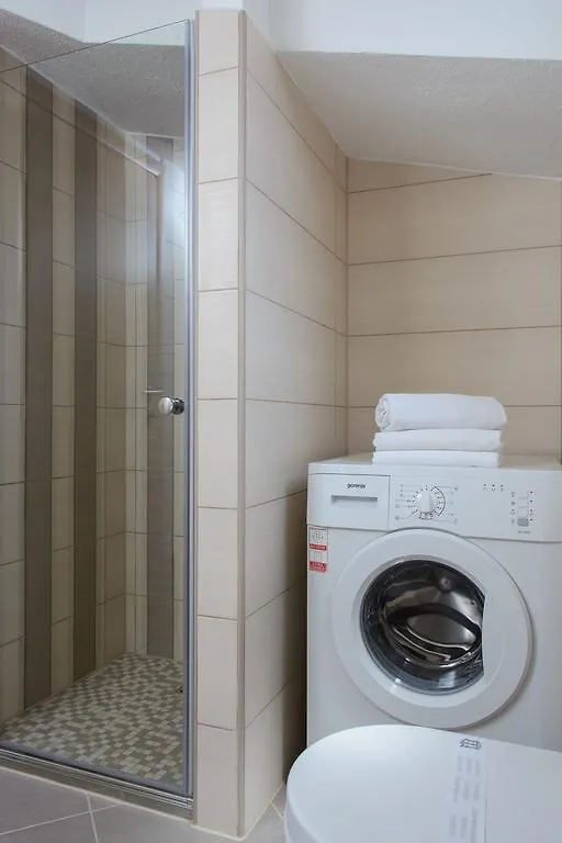 Apartments Brico - Heated Pool 트로기르