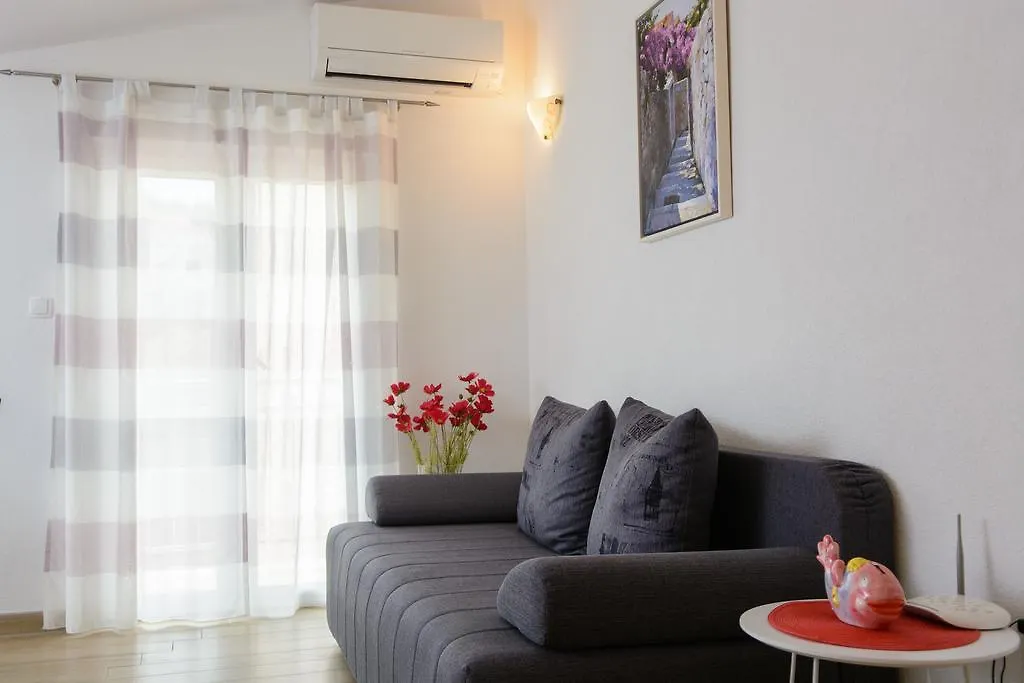 Apartments Brico - Heated Pool 트로기르