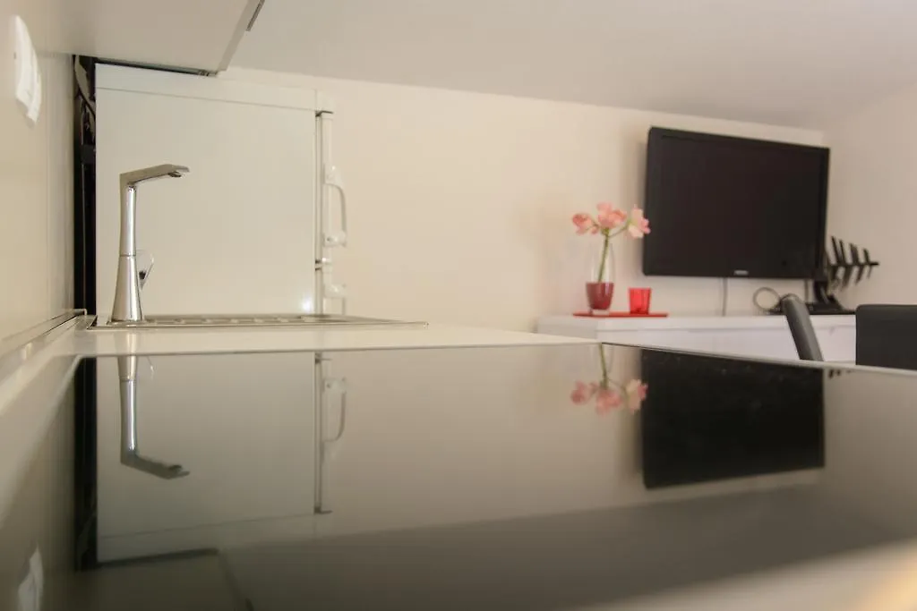 Apartments Brico - Heated Pool 트로기르